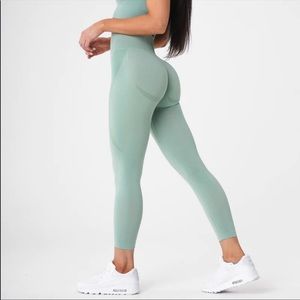 Contour Seamless Sage Leggings